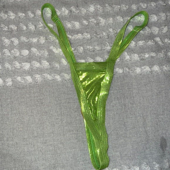 Bikini - Picture 2 of 7